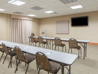 Wingate By Wyndham Indianapolis Airport 3*